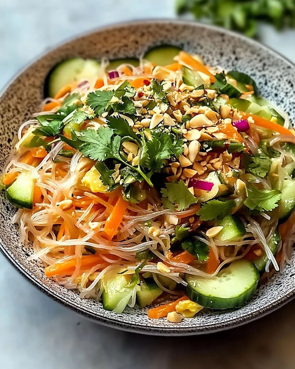 Nudelsalat mit Ingwer-Limetten-Dressing frisch genießen