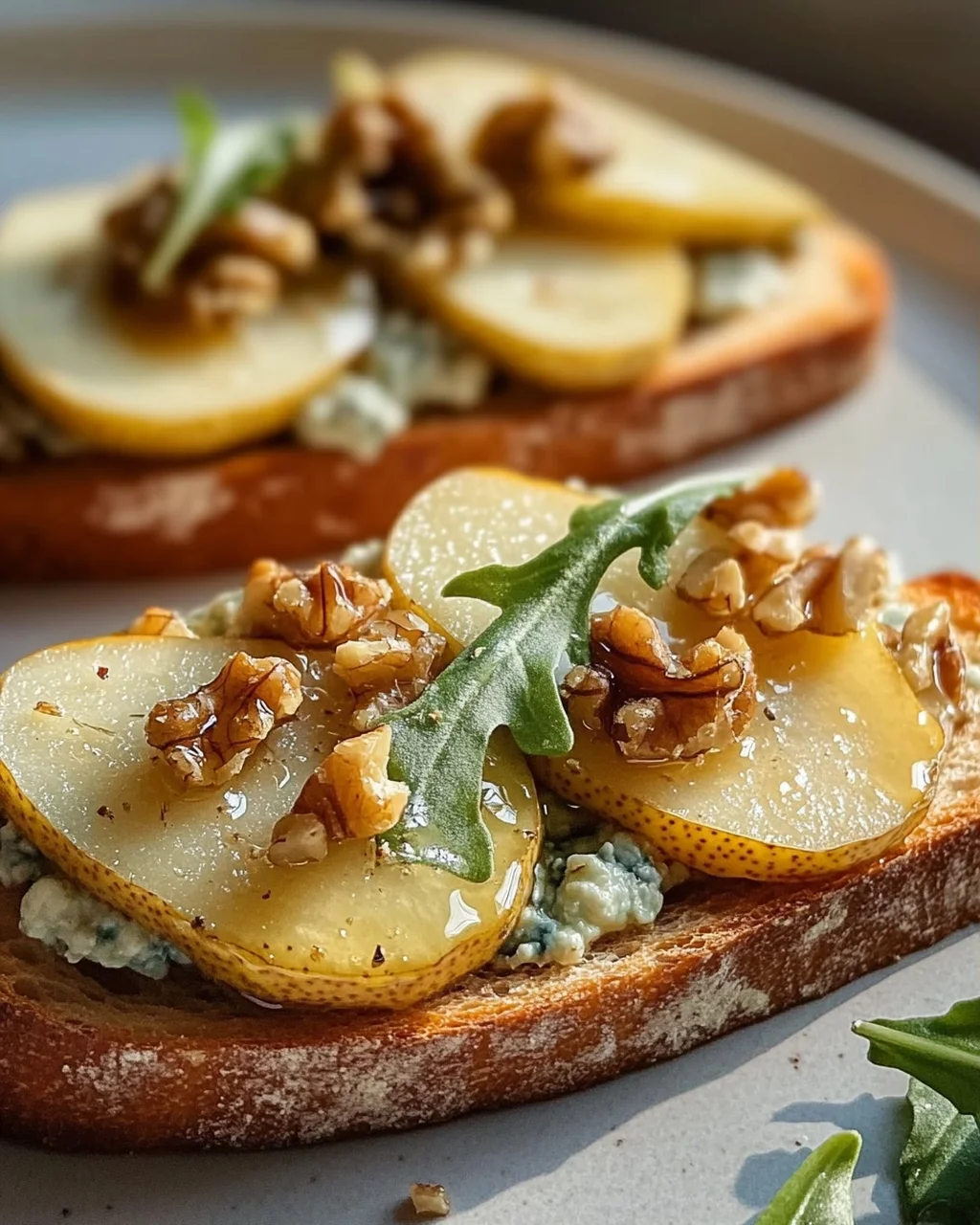 Würzige Gorgonzola Birnen Bruschetta für Genießer