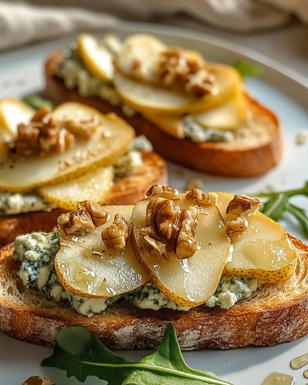 Würzige Gorgonzola Birnen Bruschetta für Genießer